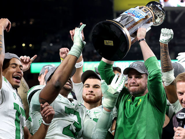 Oregon Ducks to play North Carolina in Holiday Bowl in San Diego