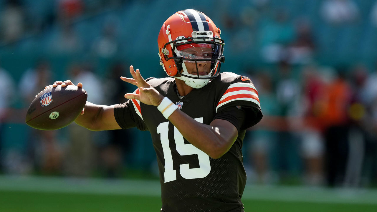 MIAMI GARDENS, FLORIDA - NOVEMBER 13: Joshua Dobbs #15 of the Cleveland Browns warms up prior to the game against the Miami Dolphins at Hard Rock Stadium on November 13, 2022 in Miami Gardens, Florida.