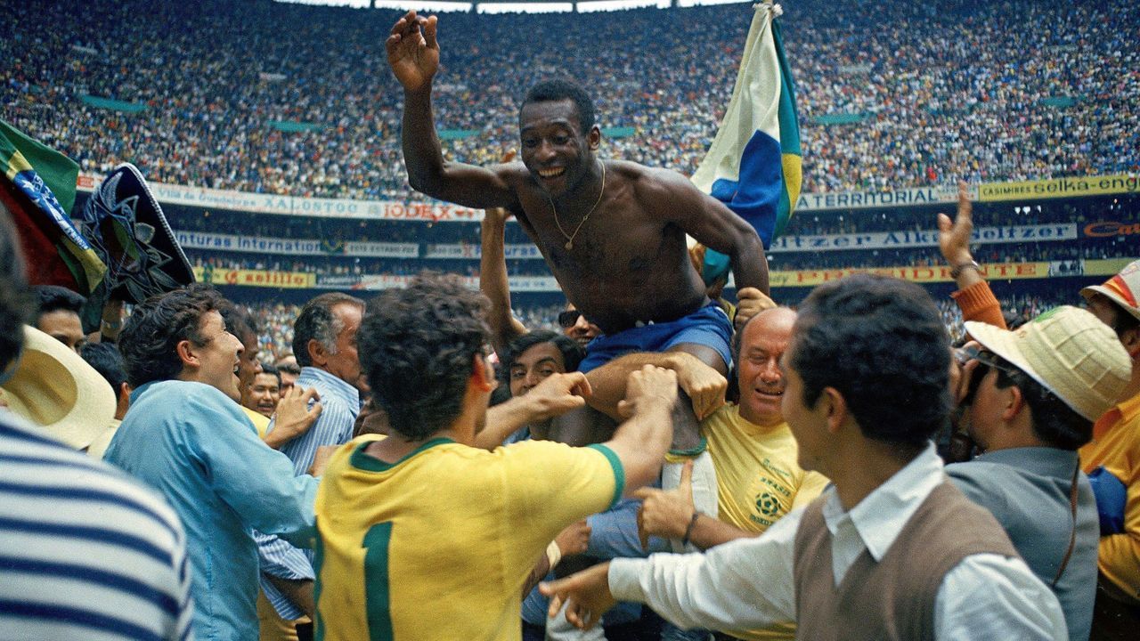 Edson Arantes Do Nascimento Pele of Brazil celebrates the victory after winnings the 1970 World Cup in Mexico match between Brazil and Italy at Estadio Azteca on 21 June in Città del Messico. Mexico