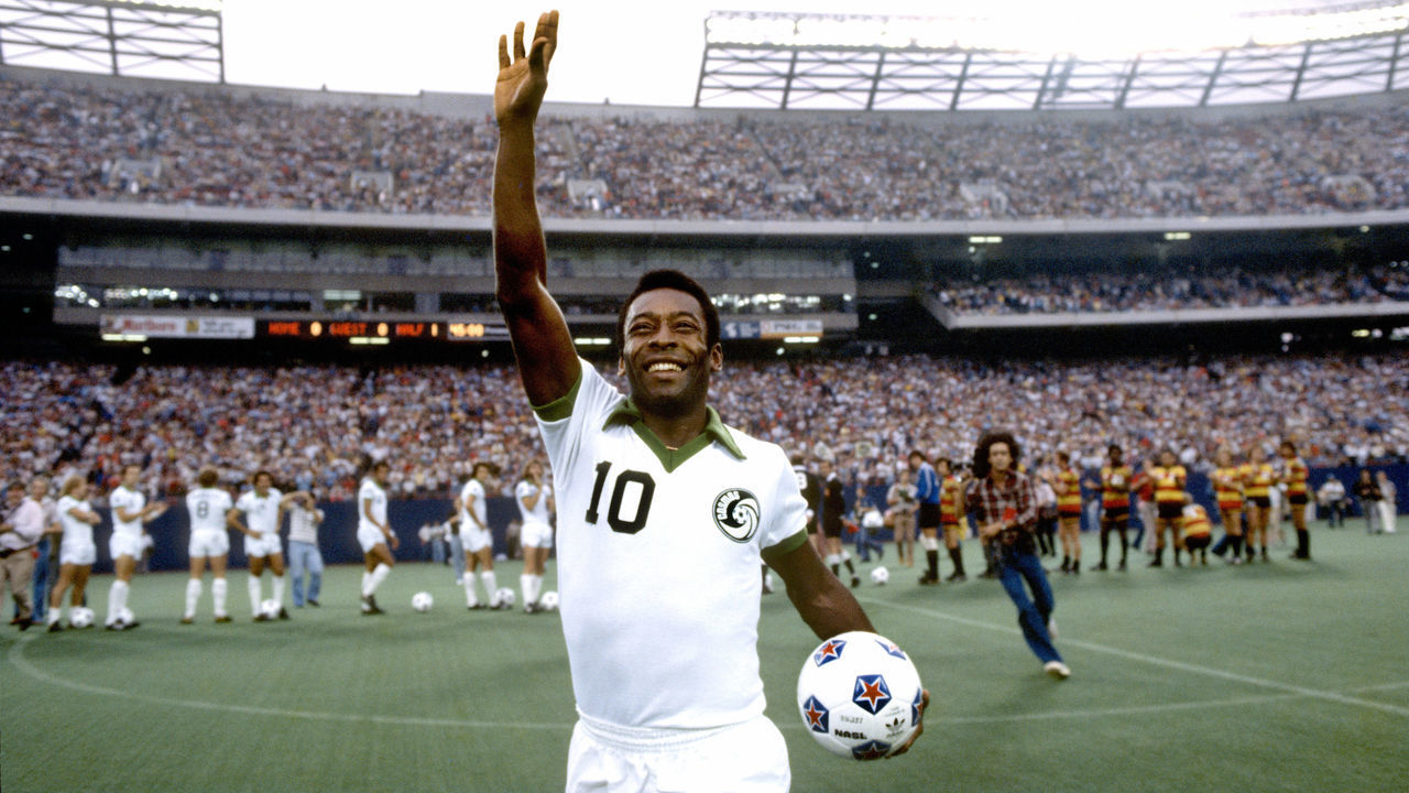 NASL Soccer: NASL Playoffs: New York Cosmos Pele (10) victorious after winning match vs Fort Lauderdale Strikers at Giants Stadium. East Rutherford, NJ 8/14/1977 CREDIT: George Tiedemann