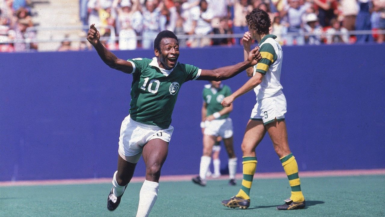 NASL Soccer: New York Cosmos Pele (10) victorious after scoring goal vs Tampa Bay Rowdies. East Rutherford, NJ 1/1/1977--9/30/1977 CREDIT: George Tiedemann