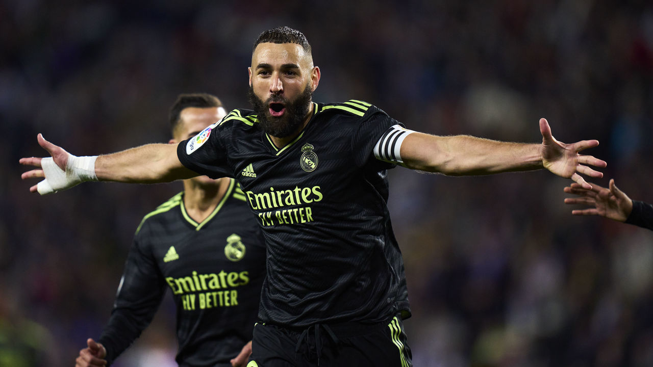VALLADOLID, SPAIN - DECEMBER 30: Karim Benzema of Real Madrid CF celebrates after scoring his team's second goalduring the LaLiga Santander match between Real Valladolid CF and Real Madrid CF at Estadio Municipal Jose Zorrilla on December 30, 2022 in Valladolid, Spain.