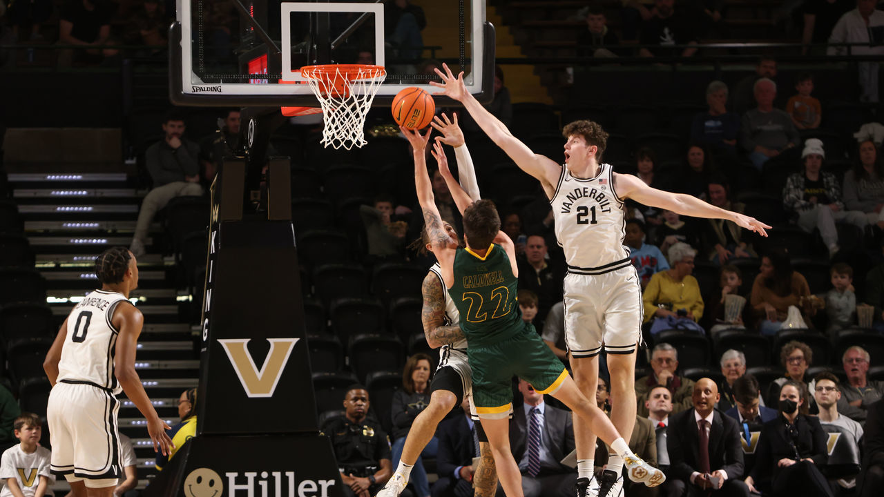 NASHVILLE, TN - DECEMBER 30: Southeastern Louisiana Lions guard Nick Caldwell (22) gets a shot attempt off around the block attempt of Vanderbilt Commodores forward Liam Robbins (21) during a game between the Vanderbilt Commodores and Southeastern Louisiana Lions, December 30, 2022 at Memorial Gymnasium in Nashville, Tennessee.