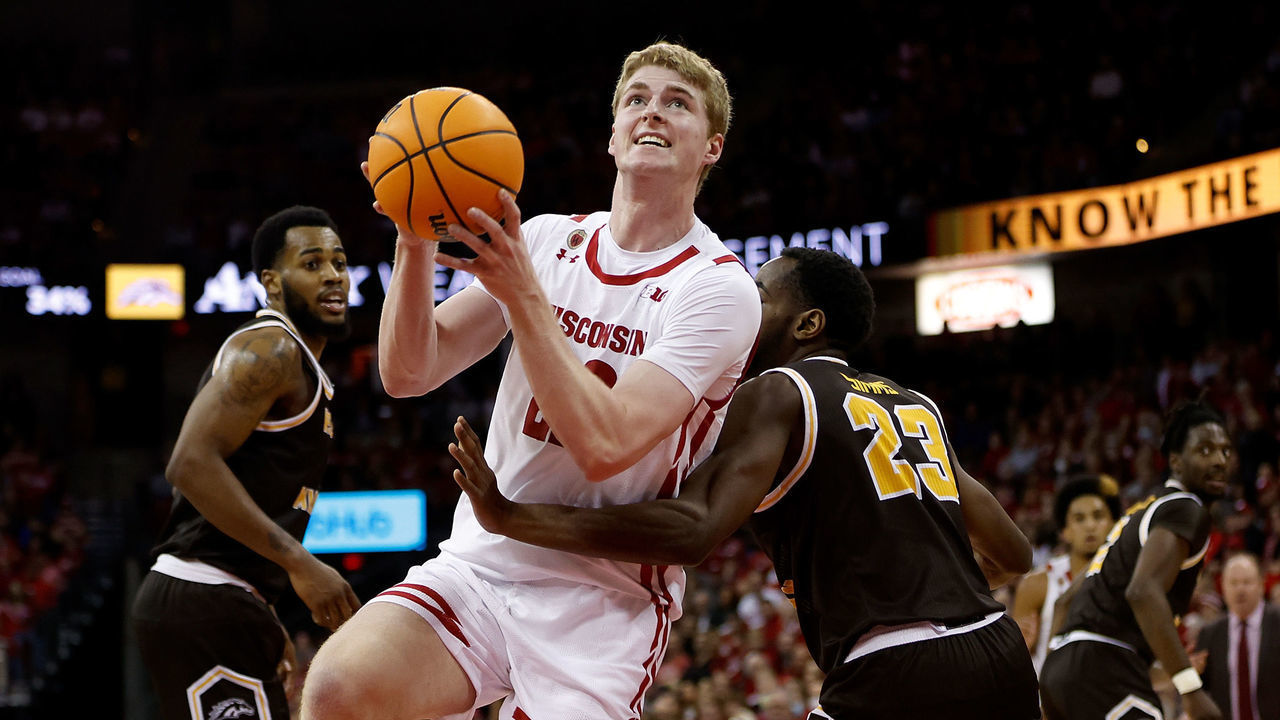 MADISON, WISCONSIN - DECEMBER 30: Steven Crowl #22 of the Wisconsin Badgers drives to the basket against Tafari Simms #23 of the Western Michigan Broncos during the second half at Kohl Center on December 30, 2022 in Madison, Wisconsin.