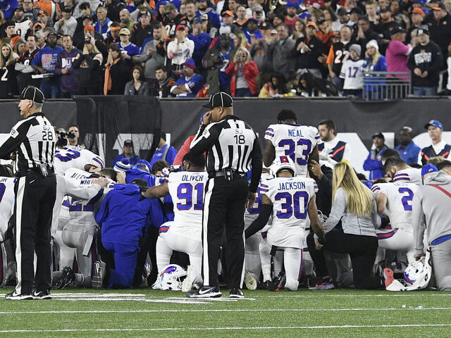 Bills safety collapses on field, MNF game suspended