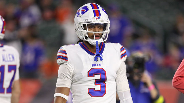CINCINNATI, OH - JANUARY 02: Buffalo Bills safety Damar Hamlin (3) warms up prior to the game against the Buffalo Bills and the Cincinnati Bengals on January 2, 2023, at Paycor Stadium in Cincinnati, OH.