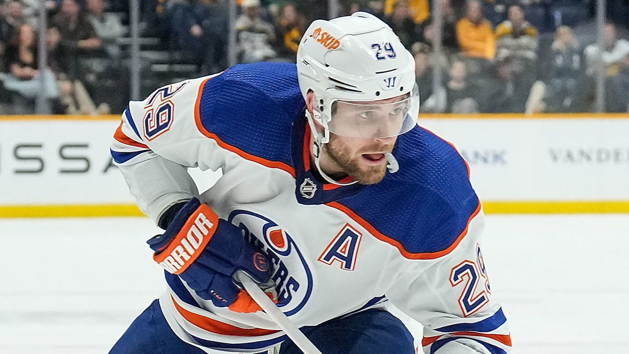 NASHVILLE, TENNESSEE - DECEMBER 13: Leon Draisaitl #29 of the Edmonton Oilers skates against the Nashville Predators during an NHL game at Bridgestone Arena on December 13, 2022 in Nashville, Tennessee.