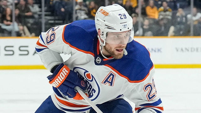NASHVILLE, TENNESSEE - DECEMBER 13: Leon Draisaitl #29 of the Edmonton Oilers skates against the Nashville Predators during an NHL game at Bridgestone Arena on December 13, 2022 in Nashville, Tennessee.