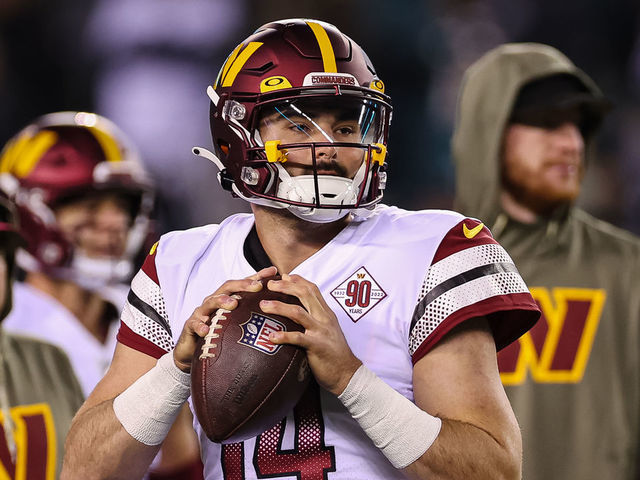 Washington Commanders quarterback Sam Howell (14) warms up prior