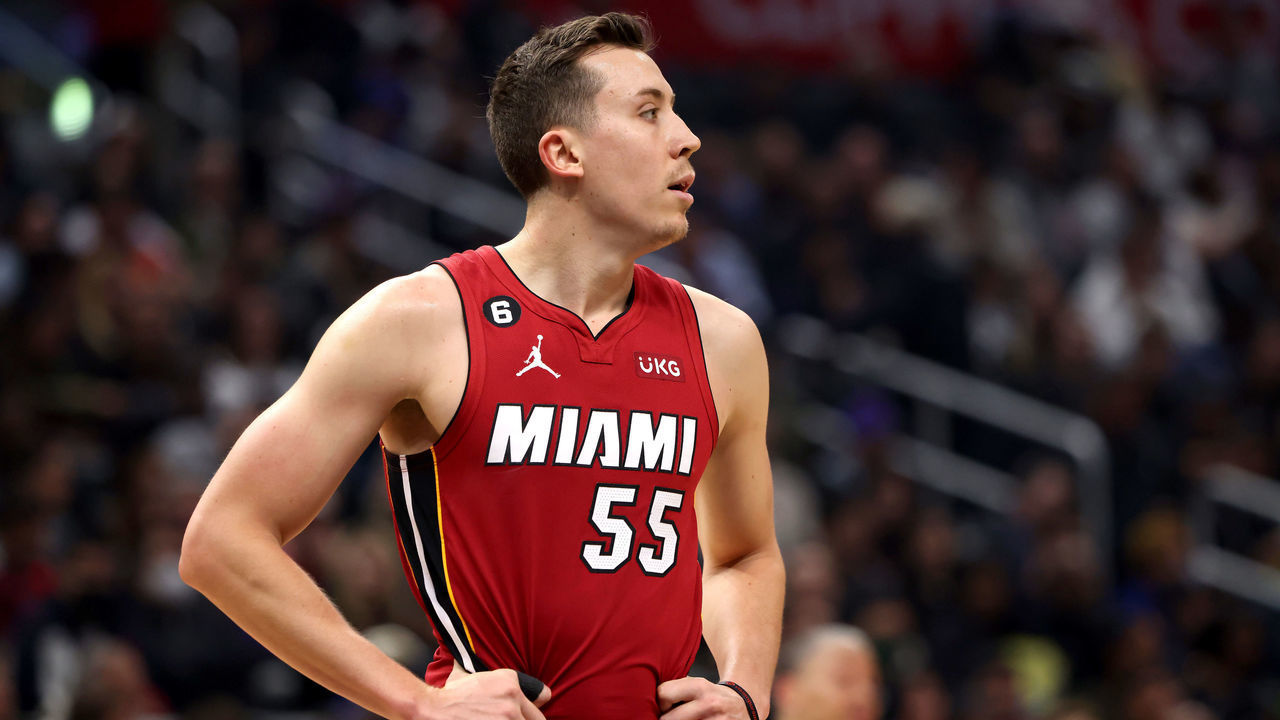LOS ANGELES, CALIFORNIA - JANUARY 02: Duncan Robinson #55 of the Miami Heat looks on during the second quarter against the Los Angeles Clippers at Crypto.com Arena on January 02, 2023 in Los Angeles, California.
