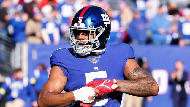 EAST RUTHERFORD, NJ - JANUARY 01: New York Giants defensive end Kayvon Thibodeaux (5) prior to the National Football League game between the New York Giants and the Indianapolis Colts on January 1, 2023 at MetLife Stadium in East Rutherford, New Jersey.
