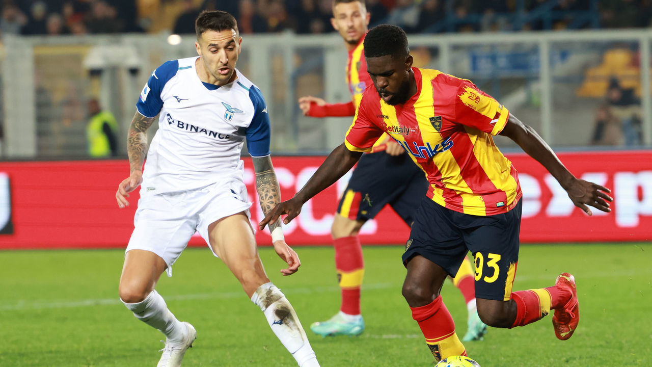 LECCE, ITALY - JANUARY 04: Samuel Umtiti of Lecce competes for the ball with Matiàs Vecino of Lazio during the Serie A match between US Lecce and SS Lazio at Stadio Via del Mare on January 04, 2023 in Lecce, Italy.