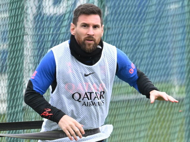 Lionel Messi returns to Paris Saint-Germain training after Argentina's  World Cup victory