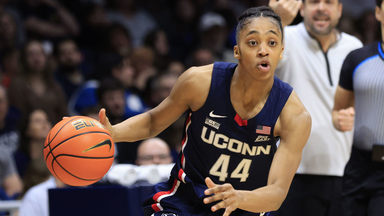 INDIANAPOLIS, INDIANA - JANUARY 03: Aubrey Griffin #44 of the UConn Huskies drives to the basket in the game against the Butler Bulldogs at Hinkle Fieldhouse on January 03, 2023 in Indianapolis, Indiana.