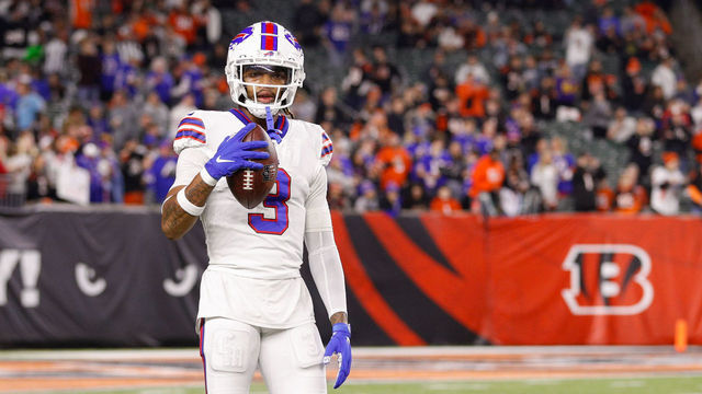 CINCINNATI, OH - JANUARY 02: Buffalo Bills safety Damar Hamlin (3) warms up before the game against the Buffalo Bills and the Cincinnati Bengals on January 2, 2023, at Paycor Stadium in Cincinnati, OH.