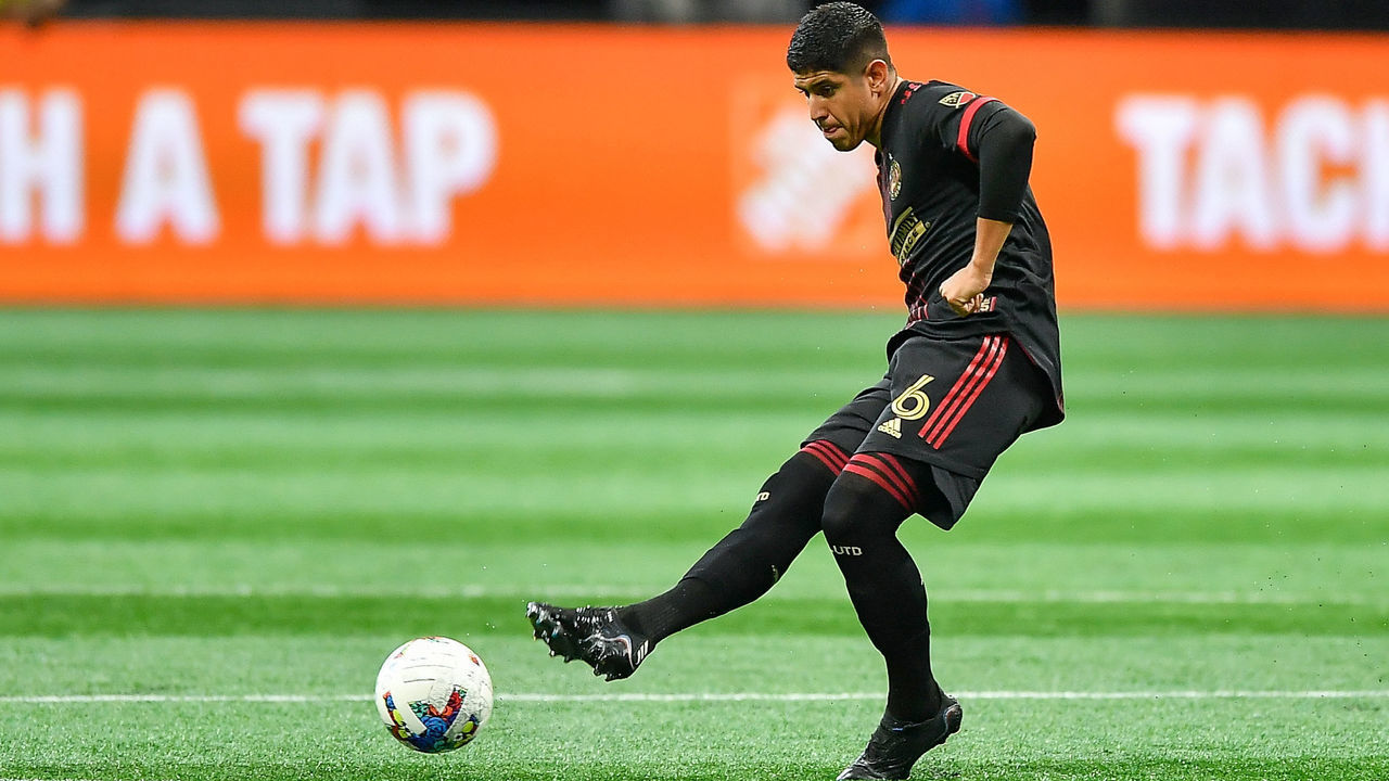 ATLANTA, GA JULY 17: Atlanta defender Alan Franco (6) passes the ball during the MLS match between Orlando City SC and Atlanta United FC on July 17th, 2022 at Mercedes-Benz Stadium in Atlanta, GA.