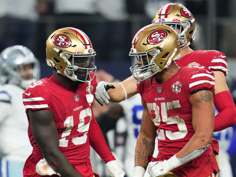 Ambry Thomas of the San Francisco 49ers defends during the game News  Photo - Getty Images