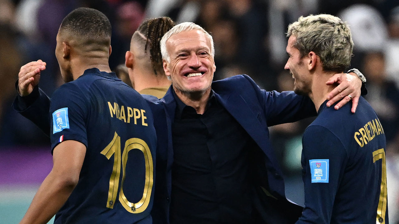 TOPSHOT - France's coach #00 Didier Deschamps (C) celebrates with France's forward #10 Kylian Mbappe (L) and France's forward #07 Antoine Griezmann after they won the Qatar 2022 World Cup quarter-final football match between England and France at the Al-Bayt Stadium in Al Khor, north of Doha, on December 10, 2022.