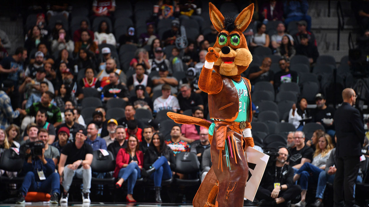 SAN ANTONIO, TX - DECEMBER 8: San Antonio Spurs mascot The Coyote interacts with fans during a timeout on December 8, 2022 at the AT&T Center in San Antonio, Texas. Mandatory Copyright Notice: Copyright 2022 NBAE (Photos by Michael Gonzales/NBAE via Getty Images)