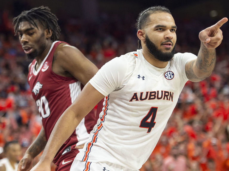 Green leads No. 22 Auburn past No. 13 Arkansas