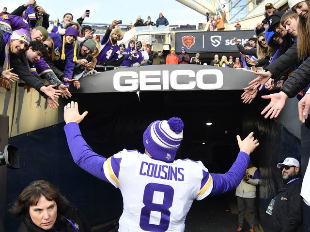 Cousins dominates 1st half as Vikings beat Bears