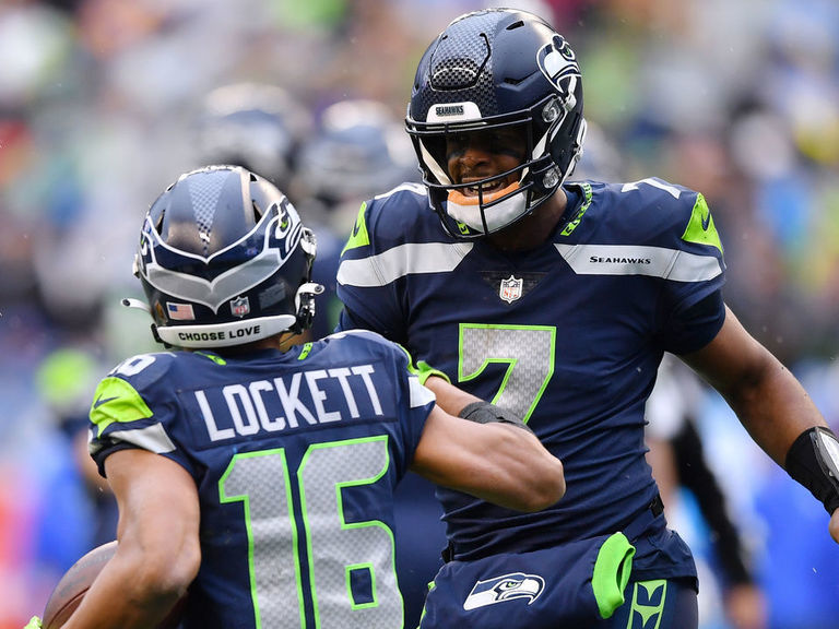 Seahawks squeeze out a win over Rams to stay alive in playoff race