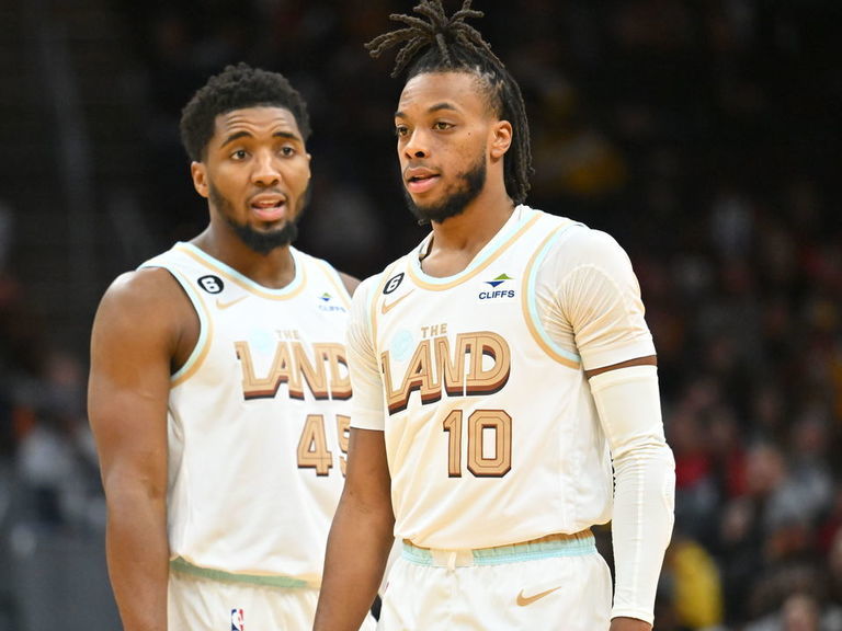 Garland Mitchell Lead Cavs Past Banged up Suns TheScore garland-mitchell-lead-cavs-past-banged-up-suns-thescore