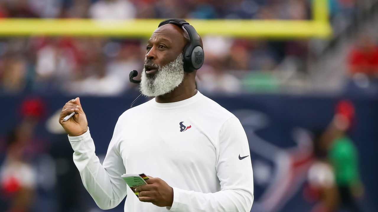 HOUSTON, TX - JANUARY 01: Houston Texans head coach Lovie Smith looks at the scoreboard in the first quarter during the NFL game between the Jacksonville Jaguars and Houston Texans on January 1, 2023 at NRG Stadium at Houston, Texas.