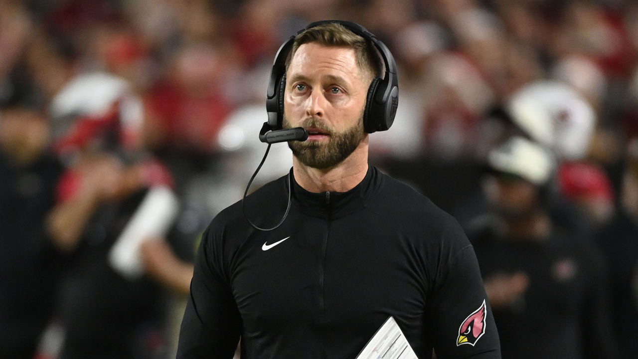 GLENDALE, ARIZONA - DECEMBER 25: Head coach Kliff Kingsbury of the Arizona Cardinals looks on from the sidelines against the Tampa Bay Buccaneers at State Farm Stadium on December 25, 2022 in Glendale, Arizona.