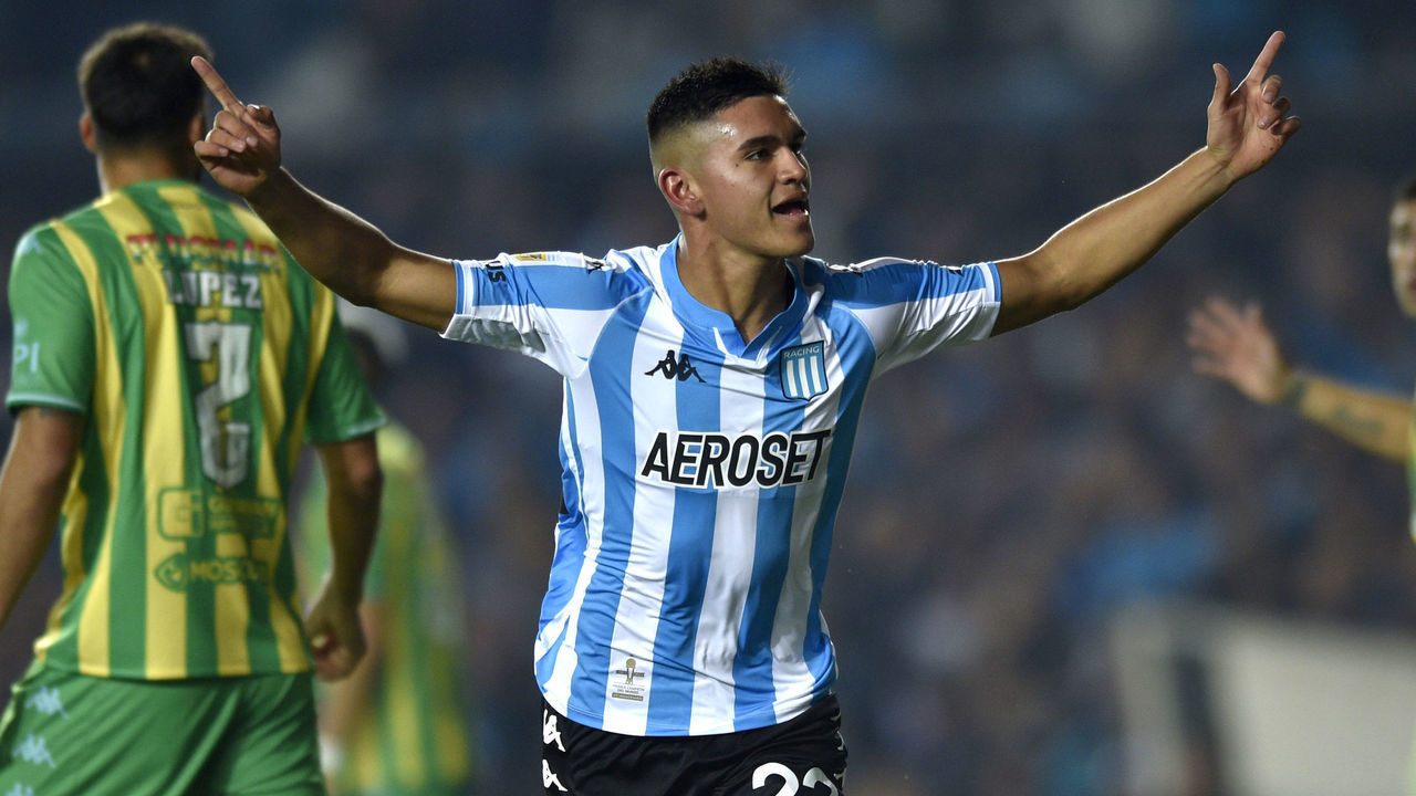 AVELLANEDA, ARGENTINA - MAY 10: Carlos Alcaraz (C) of Racing Club celebrates after scoring his team's first goal during a quarterfinal match of Copa De la Liga 2022 between Racing Club and Aldosivi at Presidente Peron Stadium on May 10, 2022 in Avellaneda, Argentina.
