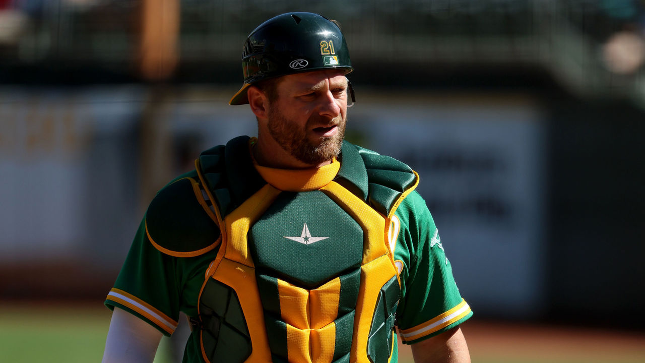 A's Stephen Vogt hits homer in final game before retirement