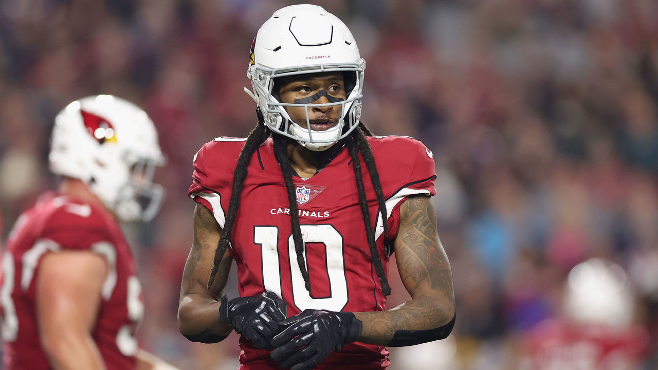 GLENDALE, ARIZONA - DECEMBER 12: Wide receiver DeAndre Hopkins #10 of the Arizona Cardinals during the NFL game at State Farm Stadium on December 12, 2022 in Glendale, Arizona. The Patriots defeated the Cardinals 27-13.