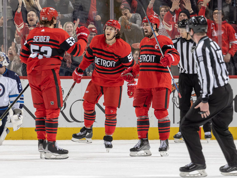 Seider Chips In With 4 Assists As Red Wings Score 7 In Win Vs Jets seider-chips-in-with-4-assists-as-red-wings-score-7-in-win-vs-jets
