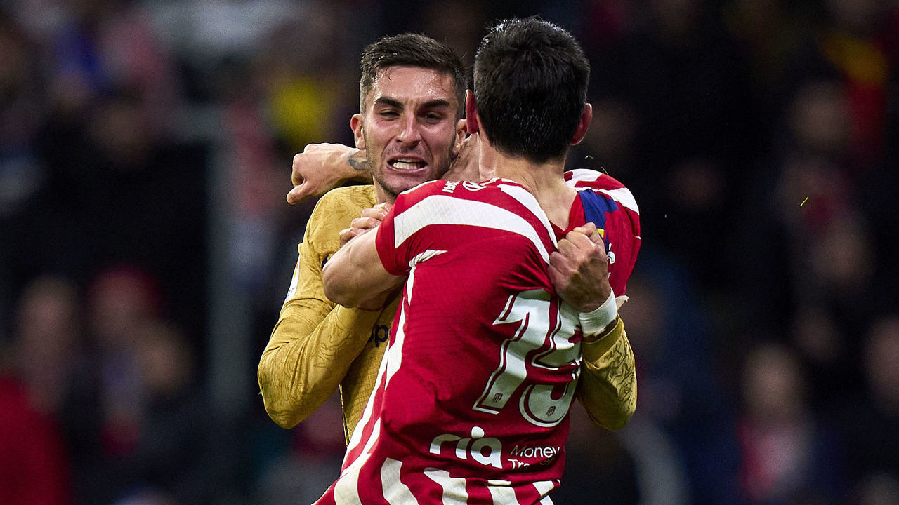 MADRID, SPAIN - JANUARY 08: Stefan Savic of Atletico de Madrid fighting with Ferran Torres of FC Barcelona during the LaLiga Santander match between Atletico de Madrid and FC Barcelona at Civitas Metropolitano Stadium on January 08, 2023 in Madrid, Spain.