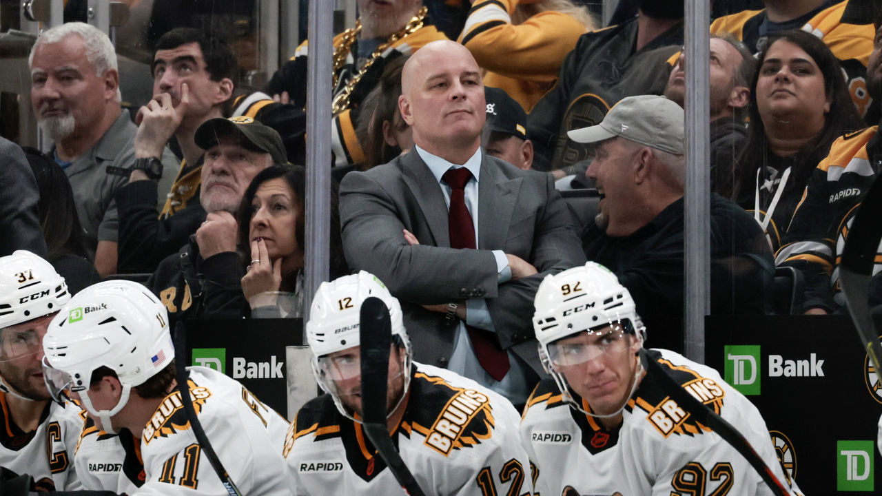 BOSTON, MA - NOVEMBER 07: Boston Bruins head coach Jim Montgomery during a game between the Boston Bruins and the St Louis Blues on November 7, 2022, at TD garden in Boston, Massachusetts.