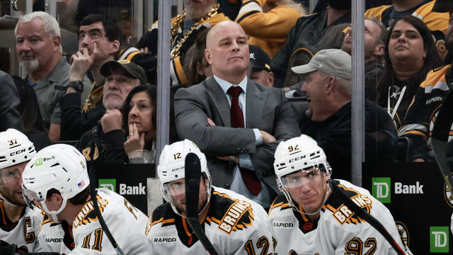 BOSTON, MA - NOVEMBER 07: Boston Bruins head coach Jim Montgomery during a game between the Boston Bruins and the St Louis Blues on November 7, 2022, at TD garden in Boston, Massachusetts.