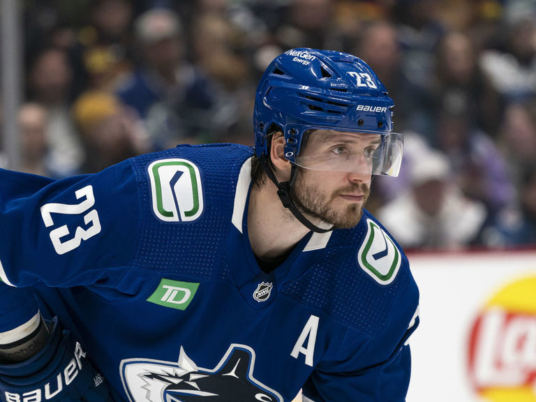 Canucks make EkmanLarsson a healthy scratch vs. Lightning