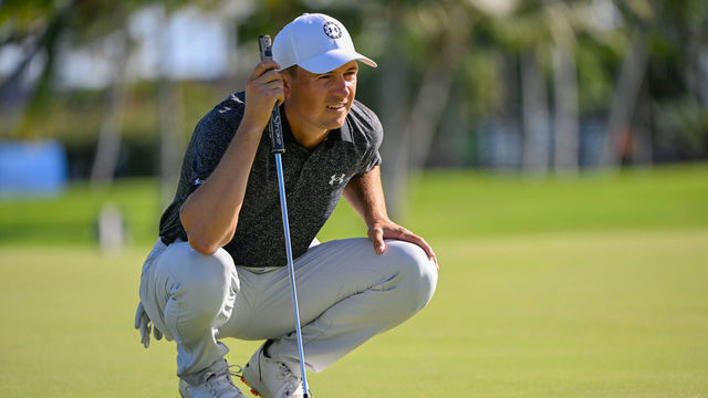 HONOLULU, HI - JANUARY 12: Jordan Spieth (USA) lines up his par putt on 17 during Rd1 of the Sony Open at Waialae Country Club on January 12, 2023 in Honolulu, Hawaii.