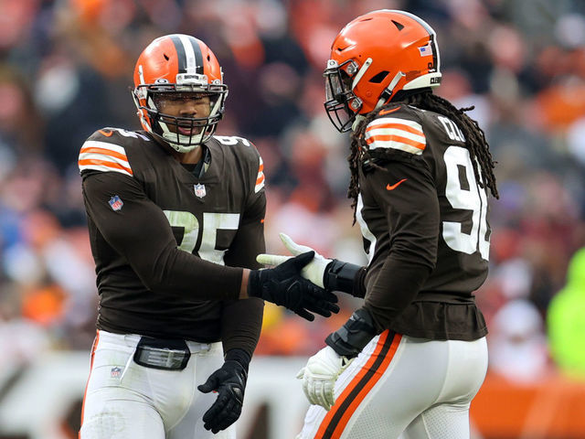 The Cleveland Browns celebrate a sack against the Cincinnati