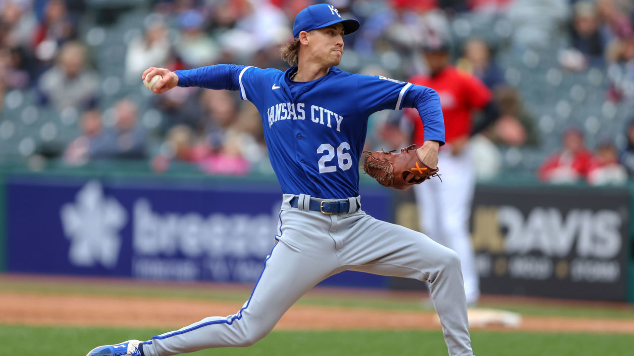 CLEVELAND, OH - OCTOBER 02: Kansas City Royals relief pitcher Luke Weaver (26) delivers a pitch to the plate during the sixth inning of the Major League Baseball game between the Kansas City Royals and Cleveland Guardians on October 2, 2022, at Progressive Field in Cleveland, OH.