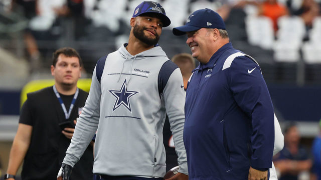 ARLINGTON, TEXAS - SEPTEMBER 18: Dak Prescott #4 of the Dallas Cowboys talks with head coach Mike McCarthy before the game against the Cincinnati Bengals at AT&T Stadium on September 18, 2022 in Arlington, Texas.