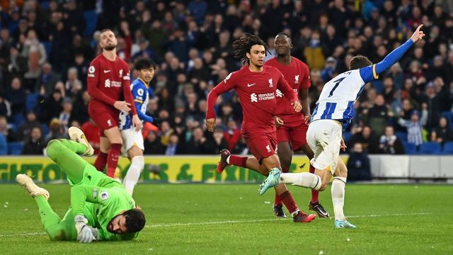 Brighton's English midfielder Solly March (R) celebrates after scoring the opening goal of the English Premier League football match between Brighton and Hove Albion and Liverpool at the American Express Community Stadium in Brighton, southern England on January 14, 2023. - RESTRICTED TO EDITORIAL USE. No use with unauthorized audio, video, data, fixture lists, club/league logos or 'live' services. Online in-match use limited to 120 images. An additional 40 images may be used in extra time. No video emulation. Social media in-match use limited to 120 images. An additional 40 images may be used in extra time. No use in betting publications, games or single club/league/player publications.