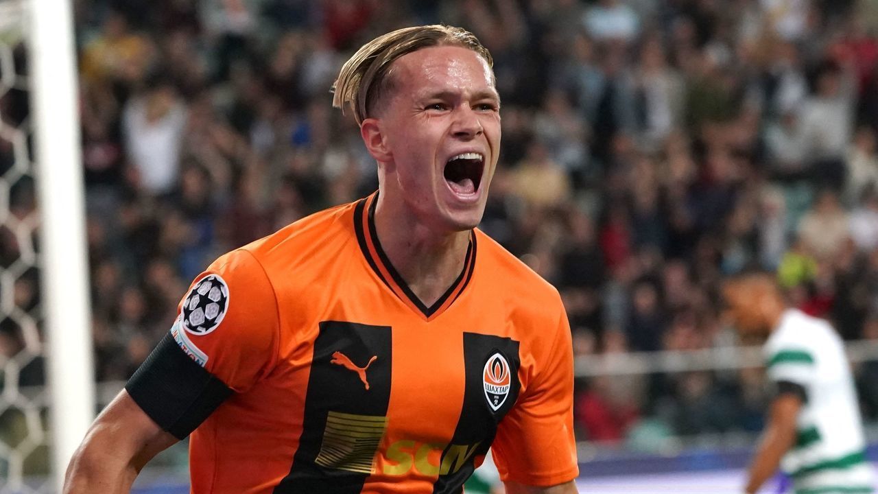 Shakhtar Donetsk's Ukrainian forward Mykhailo Mudryk celebrates scoring the 1-1 goal during UEFA Champions League Group F between Shakhtar Donetsk and Celtic FC in Warsaw on September 14, 2022.