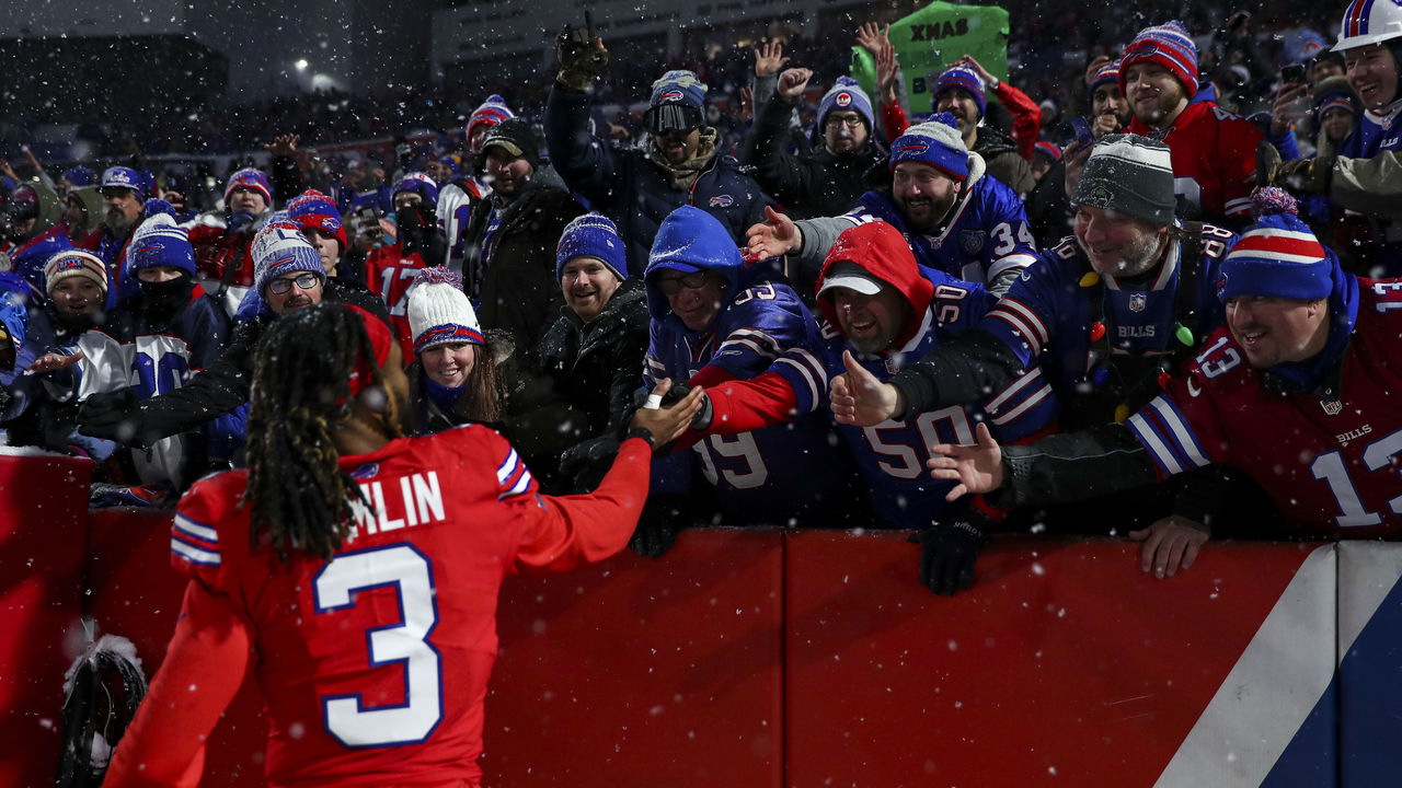 Orchard Park, New York, USA. 9th Oct, 2022. Buffalo Bills linebacker MATT  MILANO (58) and Buffalo Bills safety DAMAR HAMLIN, 23, (3) celebrate during  Pittsburgh Steelers vs Buffalo Bills in Orchard Park