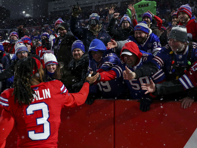 Hamlin visits Bills for 1st time since being cleared to go home