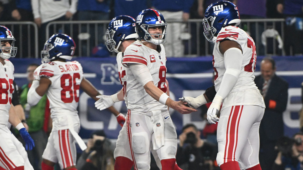 MINNEAPOLIS, MINNESOTA - JANUARY 15: Daniel Jones #8 of the New York Giants celebrates with teammates after a touchdown during the third quarter against the Minnesota Vikings in the NFC Wild Card playoff game at U.S. Bank Stadium on January 15, 2023 in Minneapolis, Minnesota.
