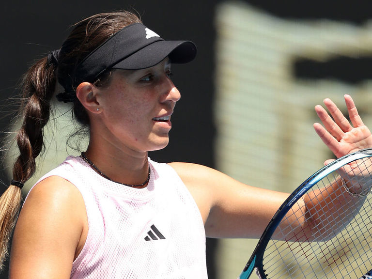 Pegula, Gauff ease into Australian Open 2nd round