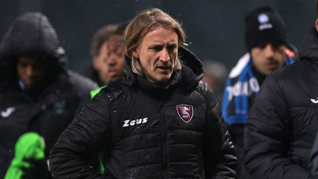 BERGAMO, ITALY - JANUARY 15: Davide Nicola Head coach of Salernitana leaves the field of play for the half time brerak with his side 5-1 down during the Serie A match between Atalanta BC and Salernitana at Gewiss Stadium on January 15, 2023 in Bergamo, Italy.