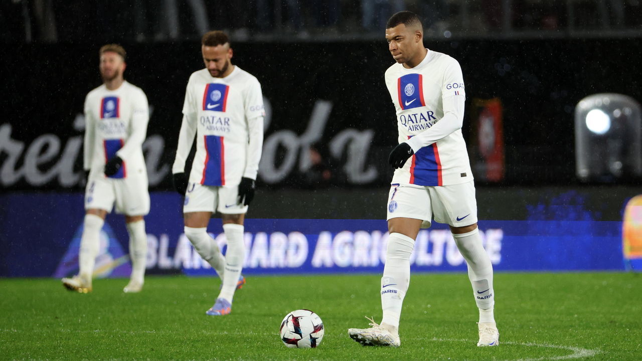 RENNES, FRANCE - JANUARY 15: Sergio Ramos #4, Neymar Jr #10 and Kylian Mbappe #7 of Paris Saint-Germain are disappointed after the defeat during the Ligue 1 match between Stade Rennes and Paris Saint-Germain at Roazhon Park on January 15, 2023 in Rennes, France.