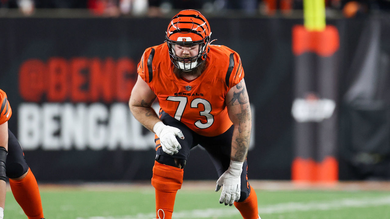 CINCINNATI, OH - DECEMBER 04: Cincinnati Bengals offensive tackle Jonah Williams (73) lines up for a play during the game against the Kansas City Chiefs and the Cincinnati Bengals on December 4, 2022, at the Paycor Stadium in Cincinnati, OH.